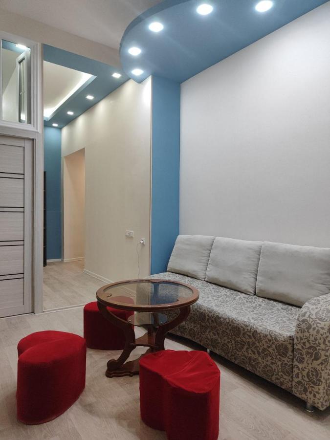 Guest House In The Small Center 예레반 외부 사진