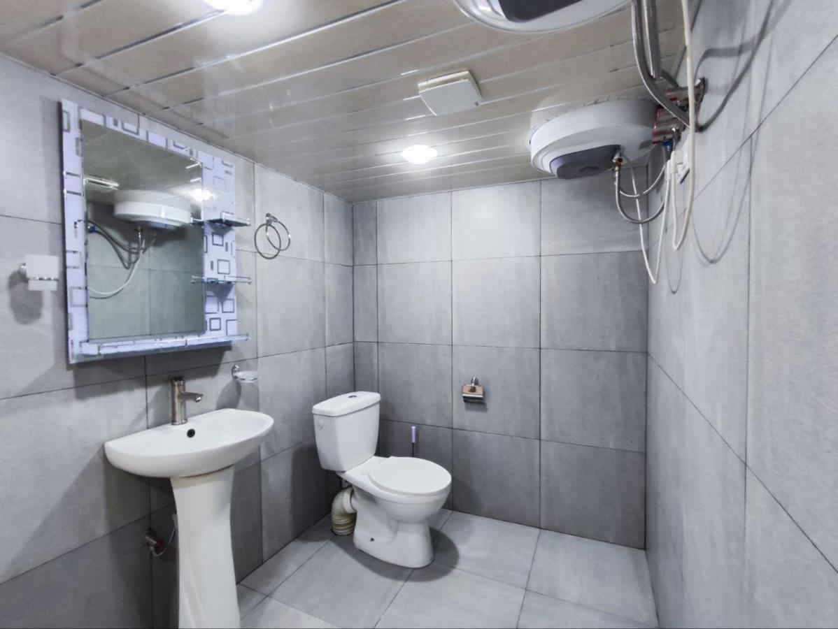Guest House In The Small Center 예레반 외부 사진