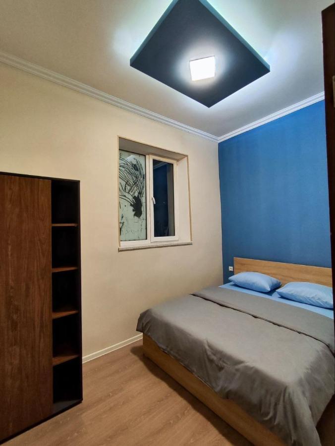 Guest House In The Small Center 예레반 외부 사진
