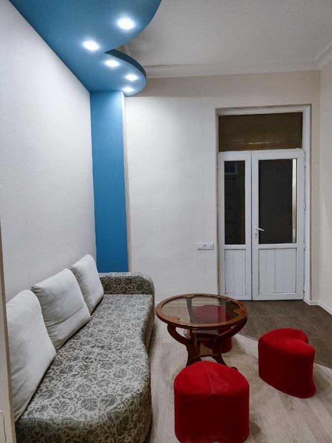 Guest House In The Small Center 예레반 외부 사진